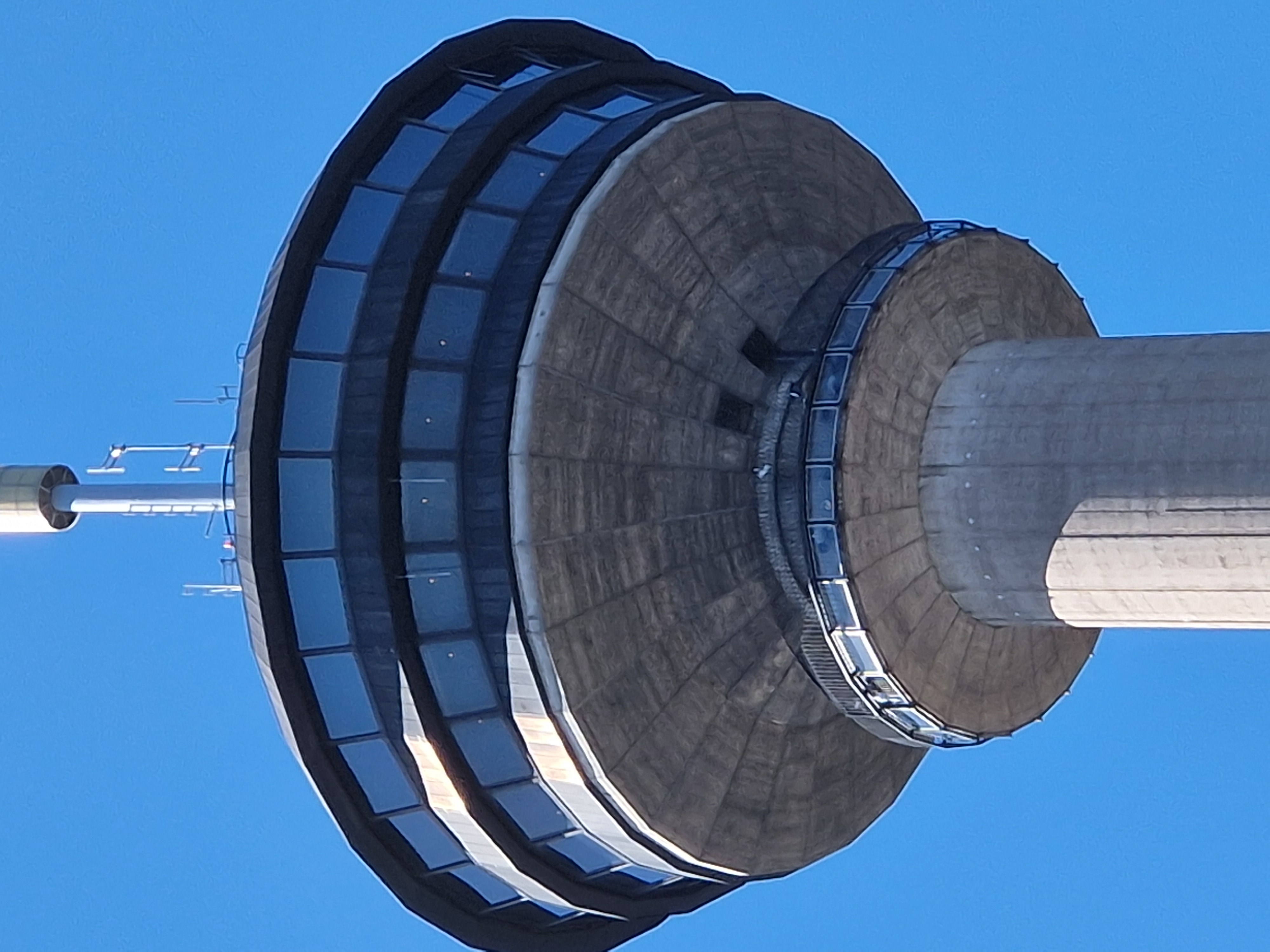 Tilitoimiston kuvassa Tampereen Näsinneula, joka sijaitsee Näsinkallioilla, aivan Amurin vieressä.